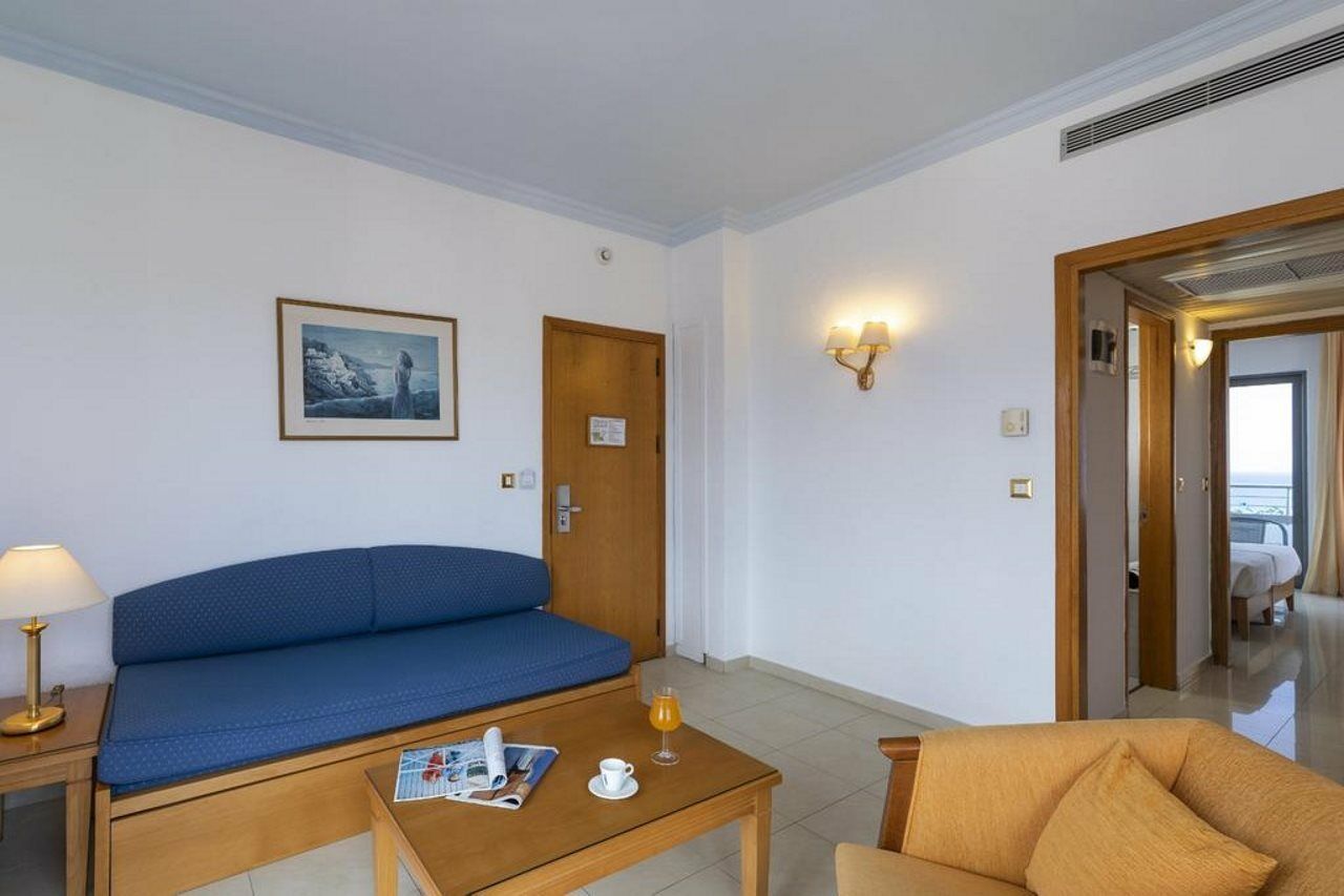 The (adults Only) Hotell